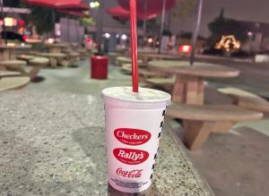 Vanilla Milkshake (16 oz)