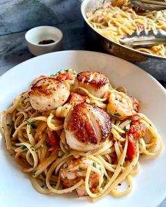 Seafood Linguine (Cream Sauce)