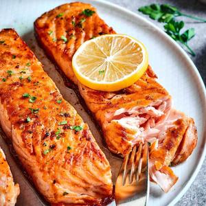 Salmon Roll (6 Pieces)