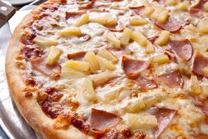 Hawaiian Deluxe Pizza (1 Slice, Large)