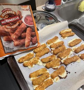Mozzarella Cheese Sticks (6 Sticks)
