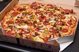 Deluxe Pizza (Medium, 1 slice)
