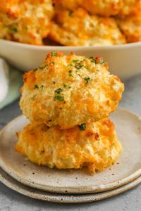 Cheddar Bay Biscuits (1 biscuit)