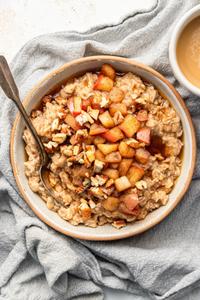 Oatmeal with Apple and Cinnamon