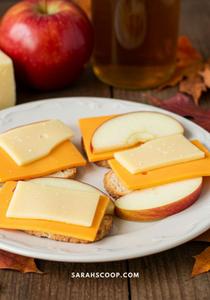 Apple Slices with Cheddar