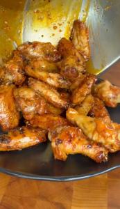 Chicken Wings, Honey Garlic or BBQ (6 Pieces)