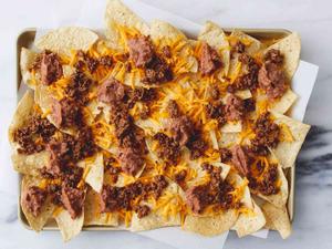 Nachos with Beef and Cheese (1 Cup)