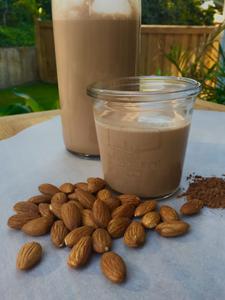 Chocolate Almond Milk (1 Cup)