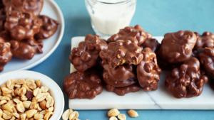 Chocolate-Covered Peanuts (1/4 Cup)
