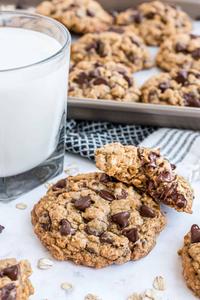 Oatmeal Chocolate Chip Cookie